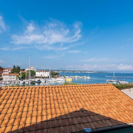 Apartments Vila Dk Малинска Экстерьер фото