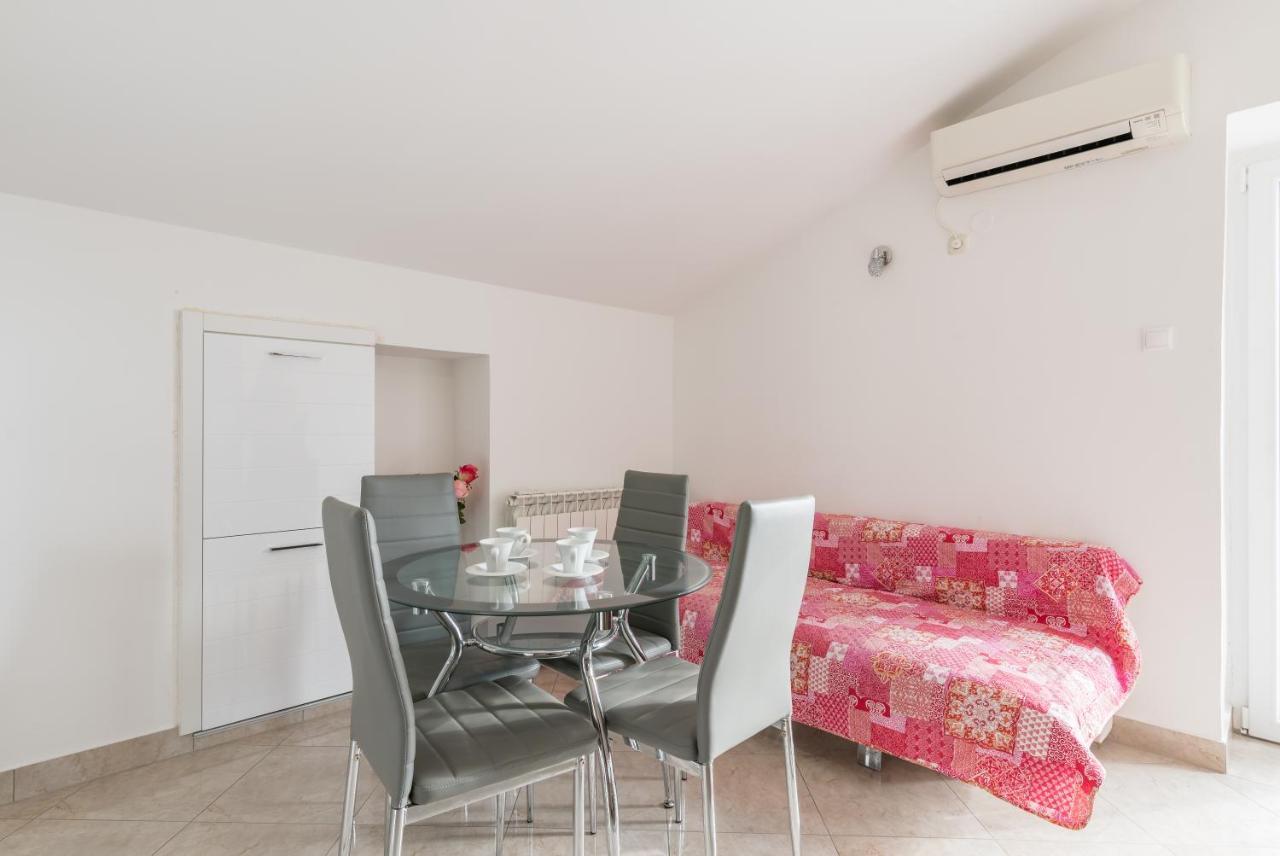 Apartments Vila Dk Малинска Экстерьер фото