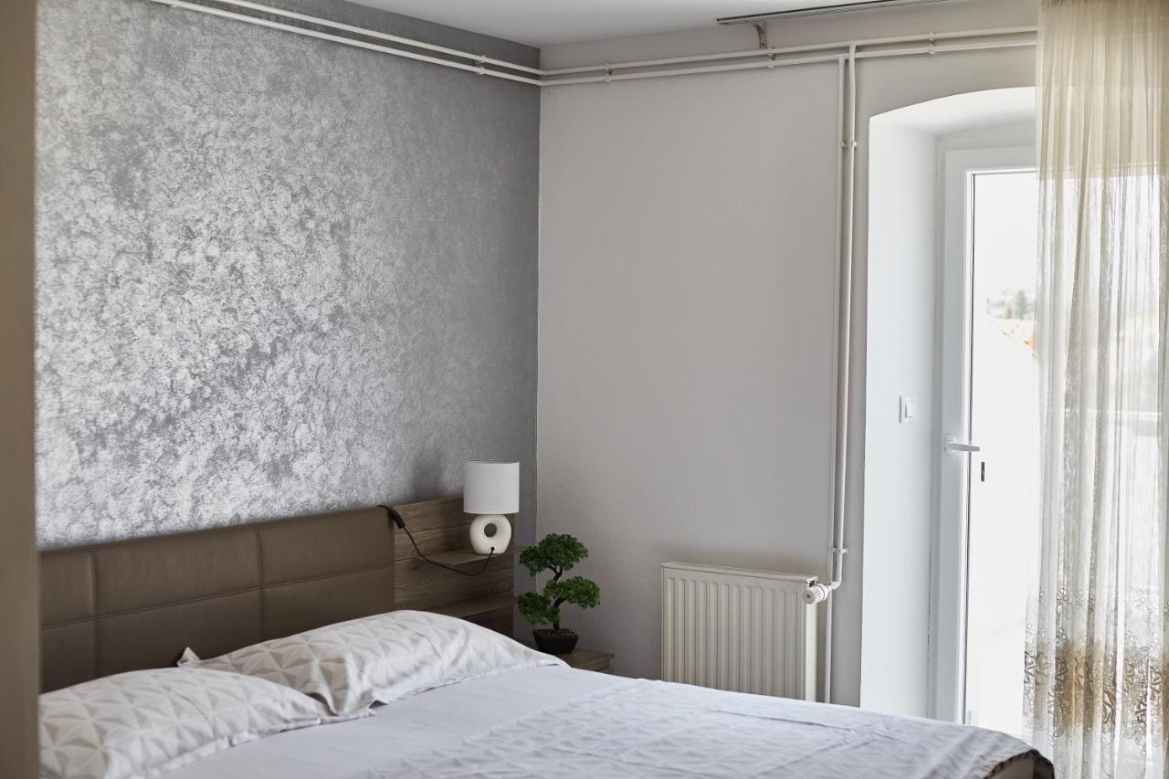Apartments Vila Dk Малинска Экстерьер фото