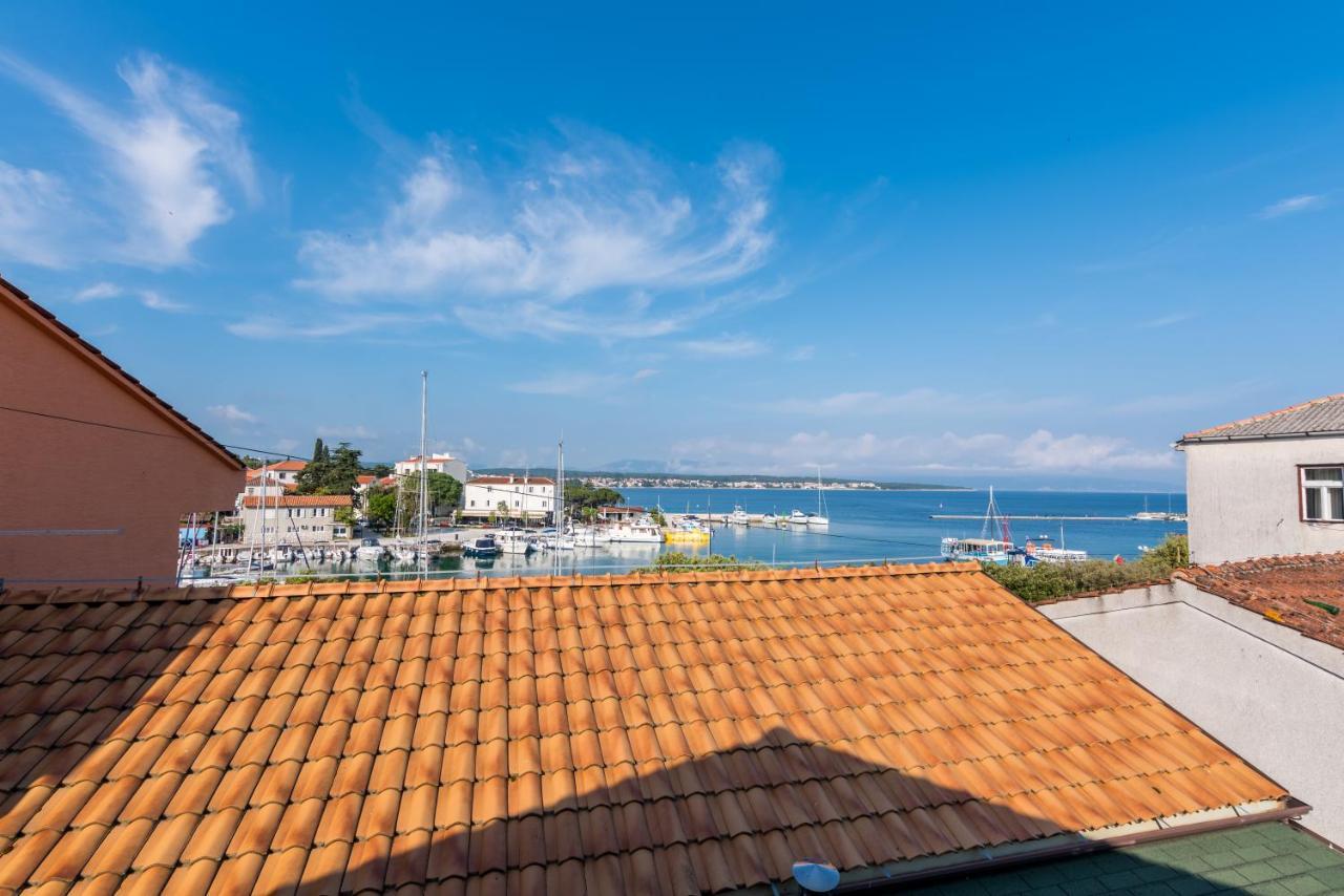 Apartments Vila Dk Малинска Экстерьер фото