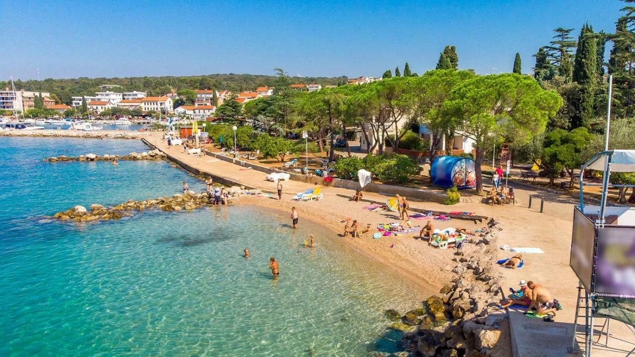 Apartments Vila Dk Малинска Экстерьер фото