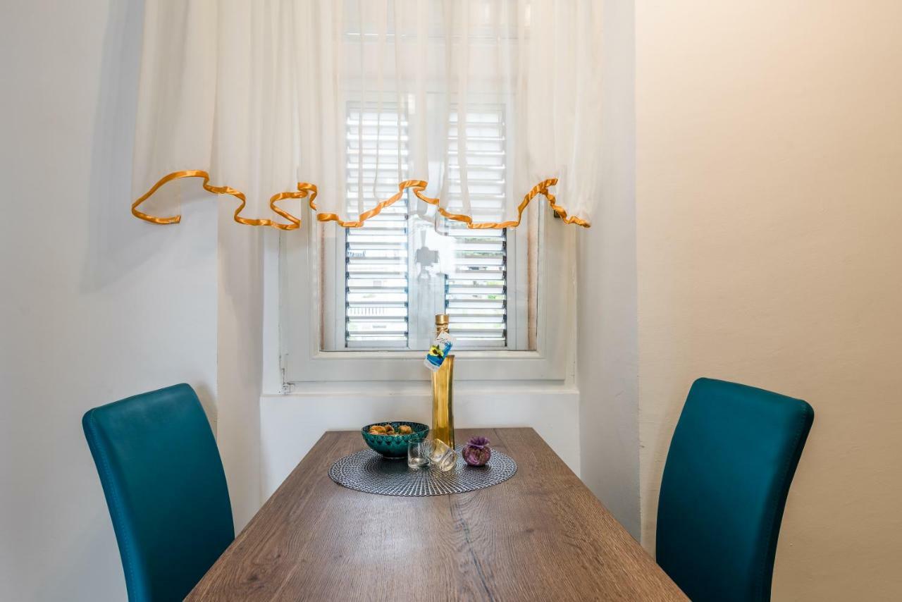 Apartments Vila Dk Малинска Экстерьер фото