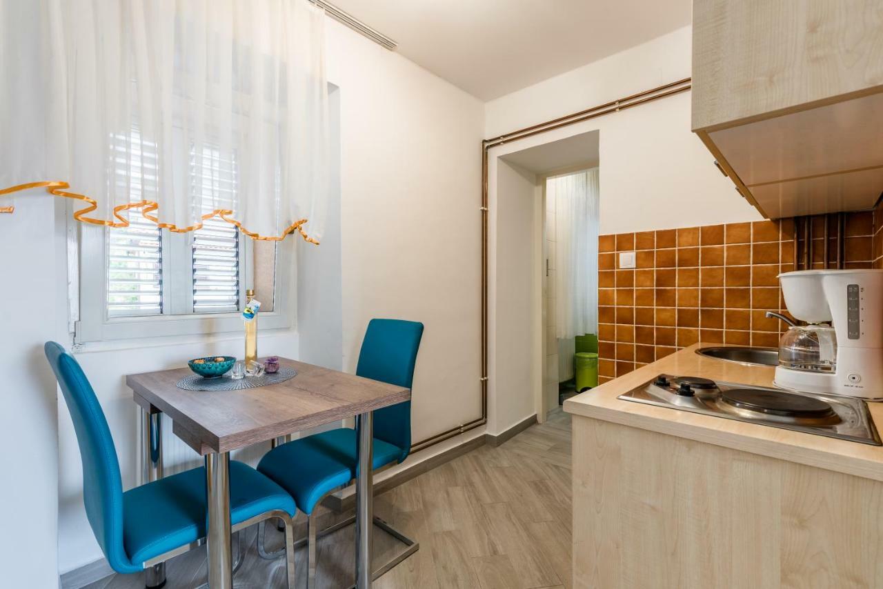 Apartments Vila Dk Малинска Экстерьер фото