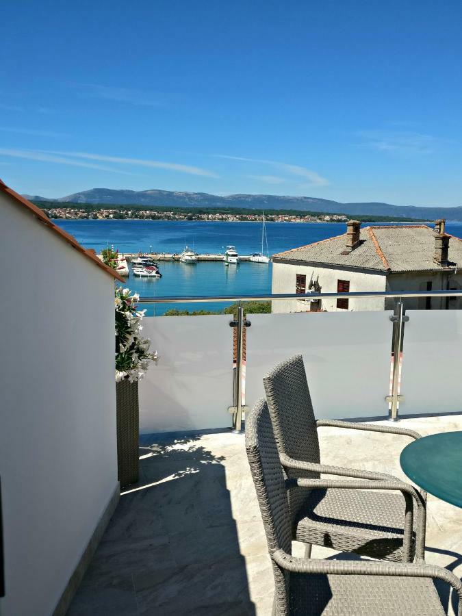 Apartments Vila Dk Малинска Экстерьер фото