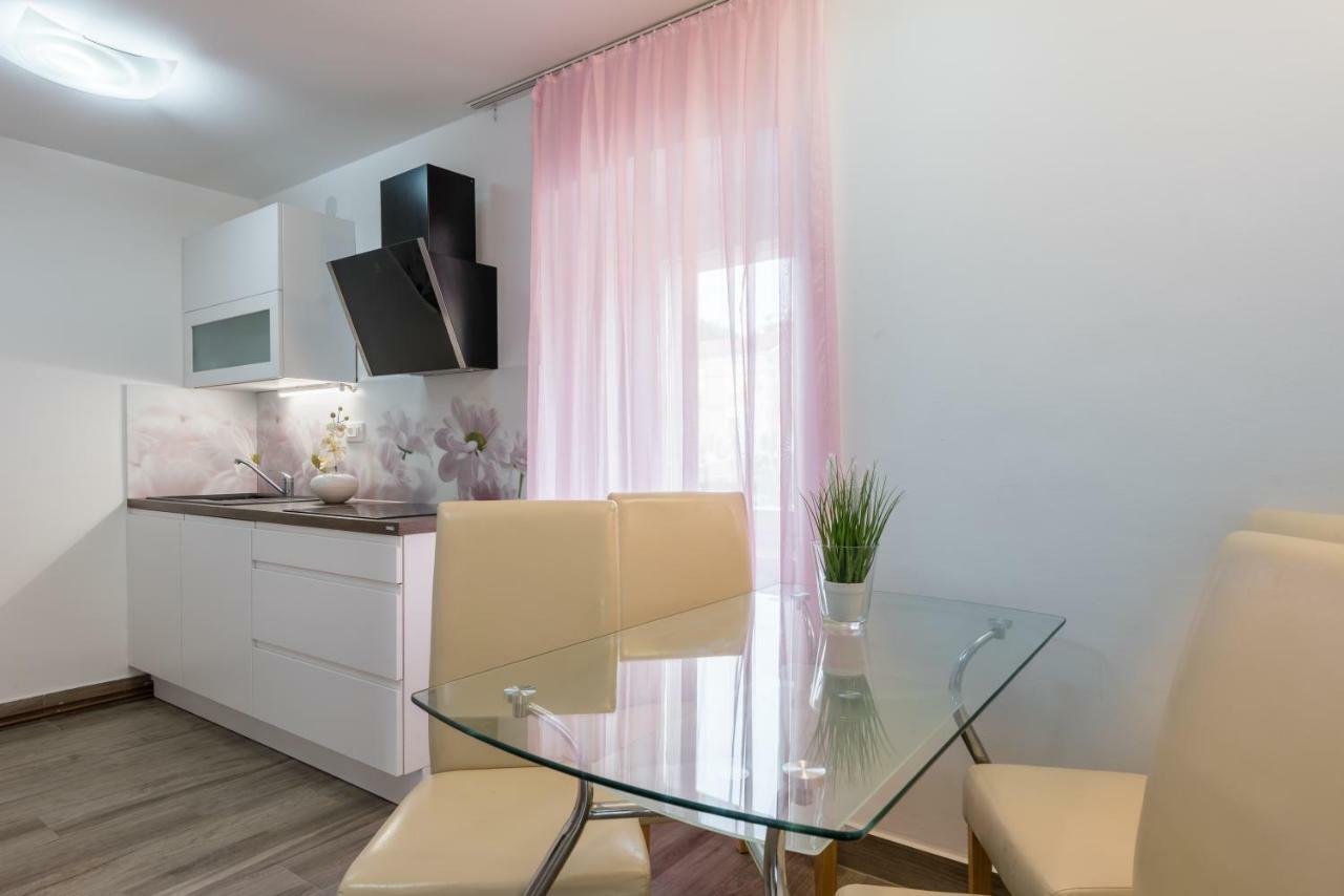 Apartments Vila Dk Малинска Экстерьер фото