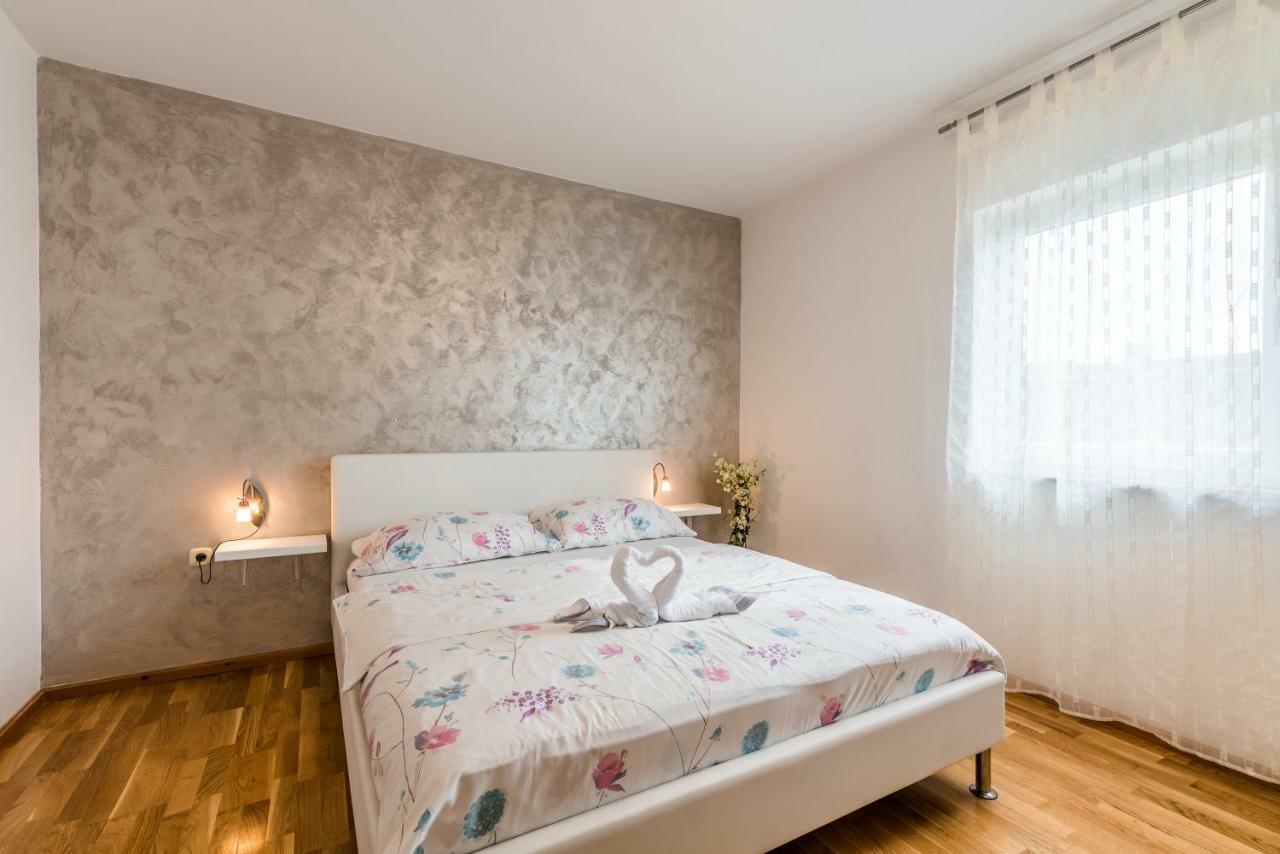 Apartments Vila Dk Малинска Экстерьер фото