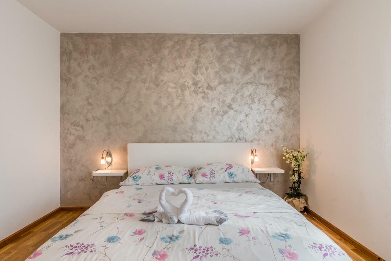 Apartments Vila Dk Малинска Экстерьер фото