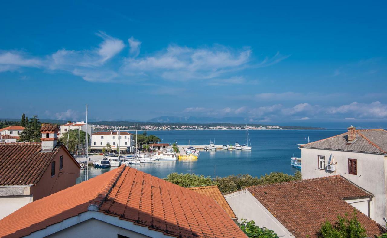 Apartments Vila Dk Малинска Экстерьер фото