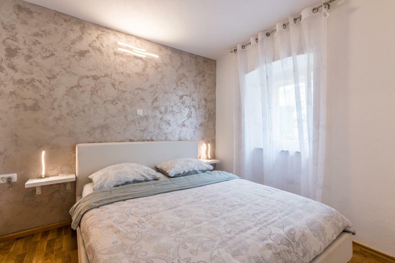 Apartments Vila Dk Малинска Экстерьер фото