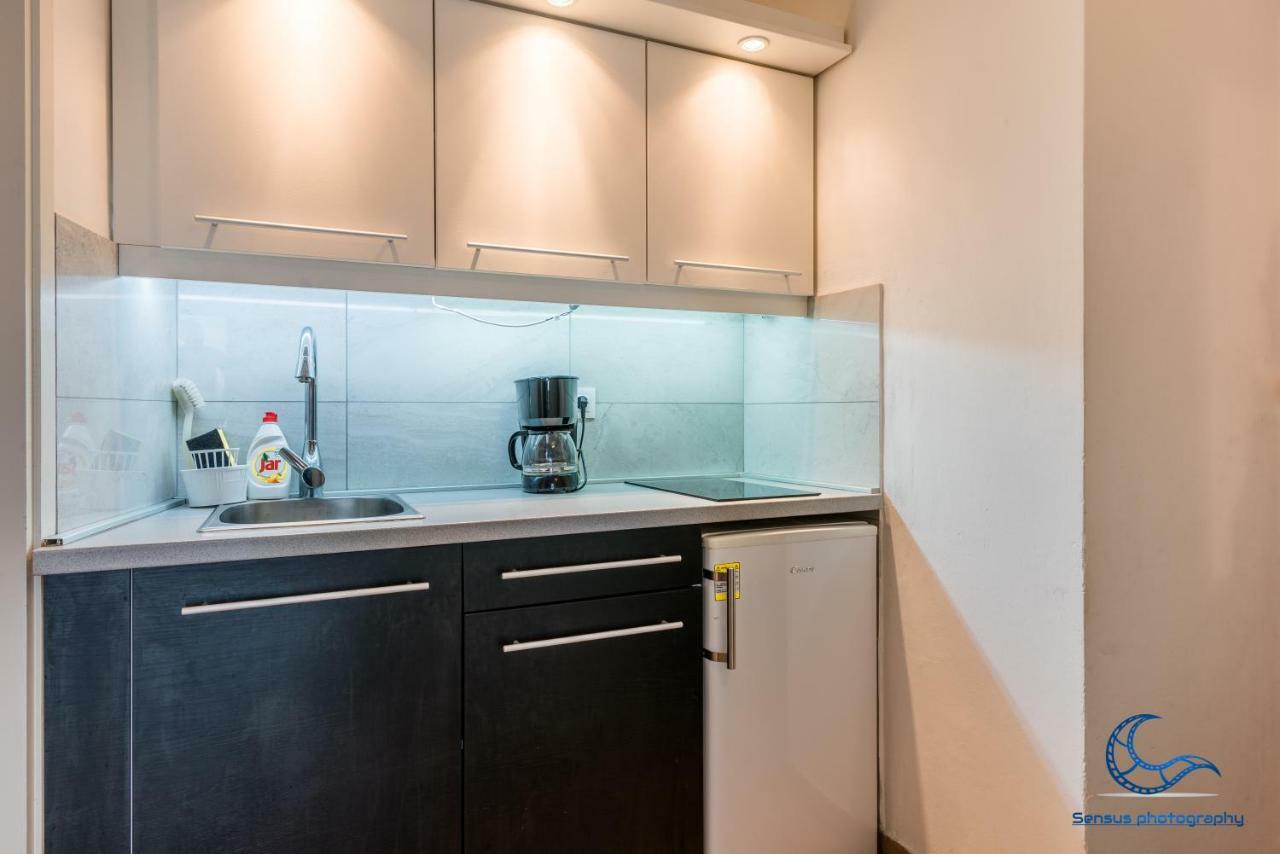 Apartments Vila Dk Малинска Экстерьер фото
