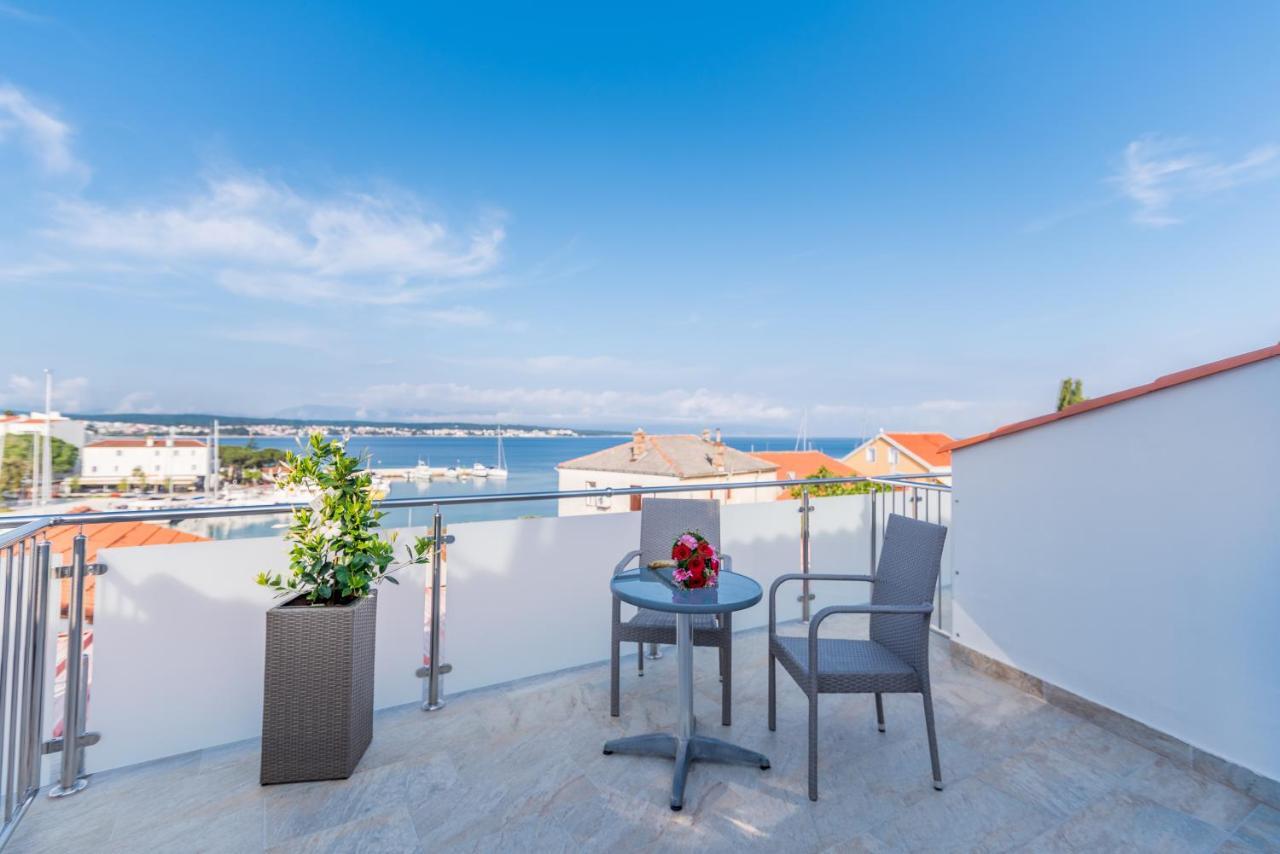 Apartments Vila Dk Малинска Экстерьер фото
